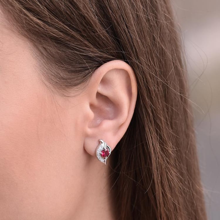 Silberne Ohrringe mit Rubinen 30538