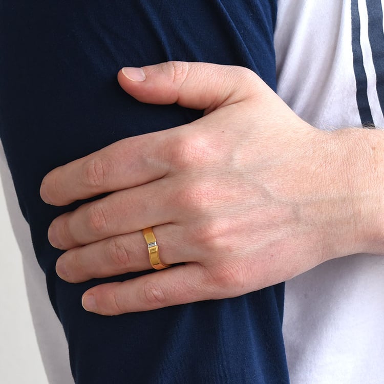 Gewölbte Eheringe aus Gold mit Diamanten Chandra 77733