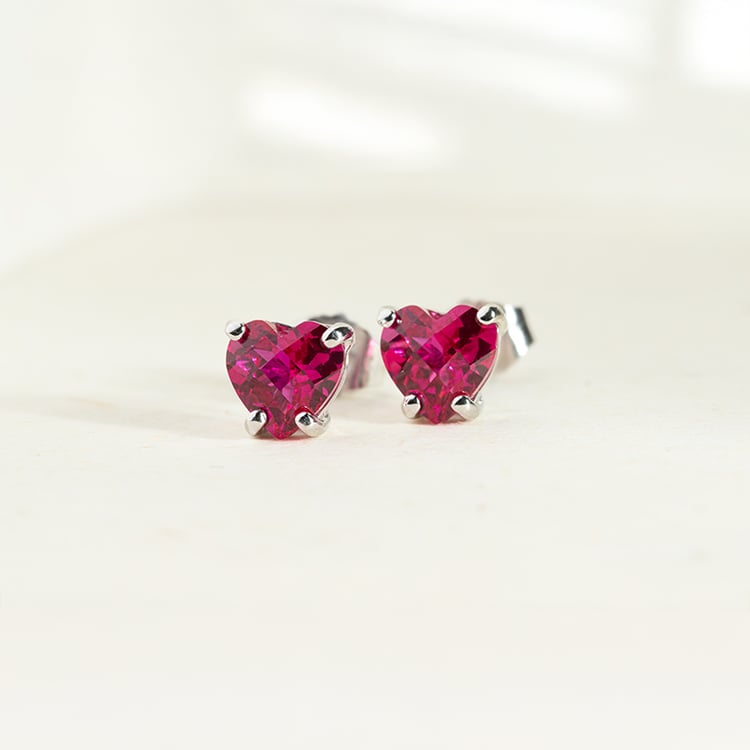Traumhafte Ohrstecker aus 585 Gold mit Rubinen in Herzform Kaciah 147268
