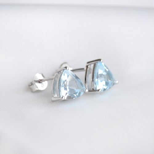 Silberne Ohrringe mit himmlisch blauen Topasen Nellie