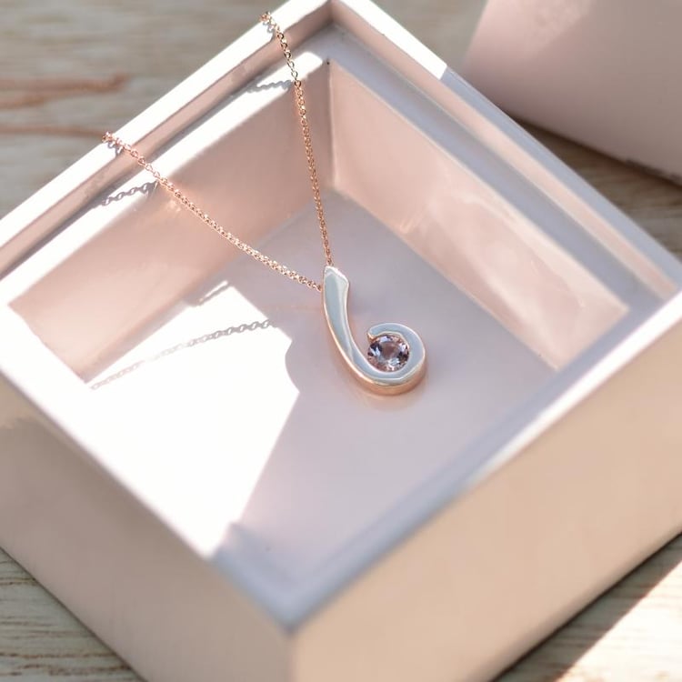 Romantische Anhänger aus Gold mit Morganit Renu 37399