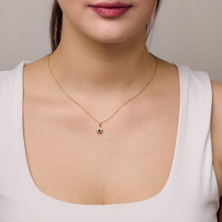 Eleganter Anhänger in Blütenform mit Saphir und Naturdiamanten Aarav 165457