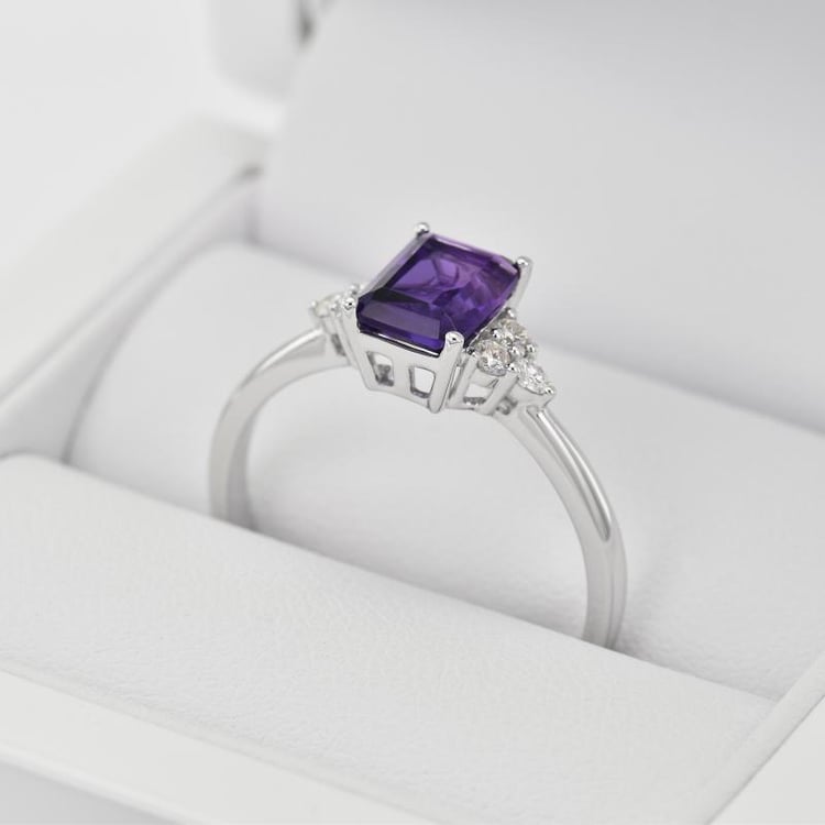 Ring mit Amethyst 22675