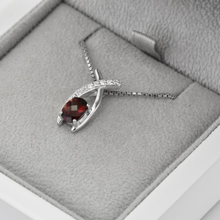 Anhänger mit Granat 41213