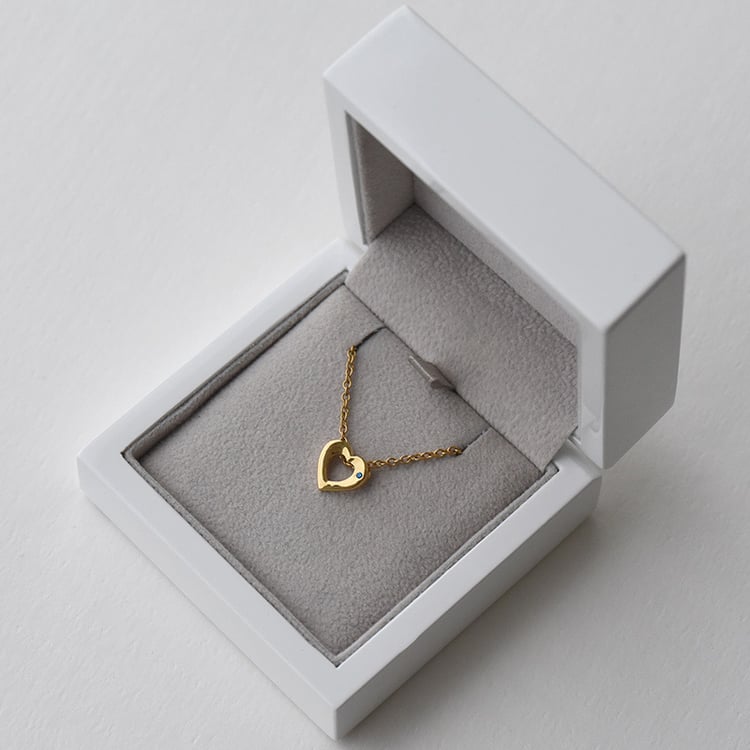 Herzförmiger Silberanhänger mit blauem Diamanten Linnea 73129