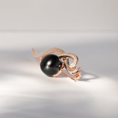 Vergoldete Brosche mit schwarzer Perle und Zirkonia Otmar