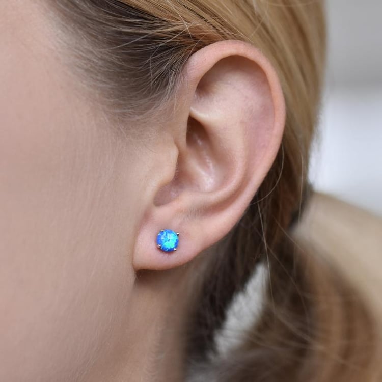 Ohrringe mit Opal im Ohr 25262