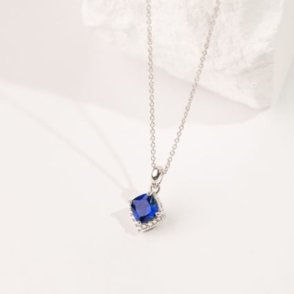 Silberner anhänger mit simulierten Saphiren Frida