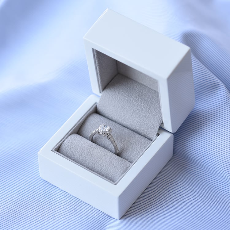 Weißgold Verlobungsring und Diamant in Herzschliff 60922