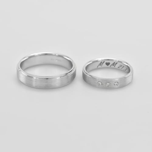 Goldene Eheringe mit drei Diamanten Xoana