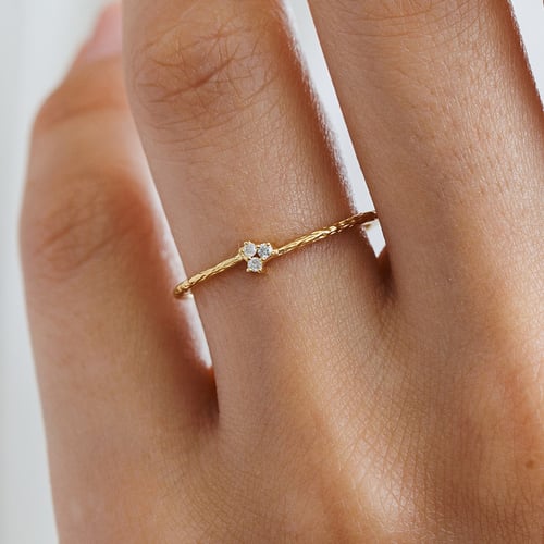 Silberner Ring mit Diamanten im Hammerschlag-Design Milan