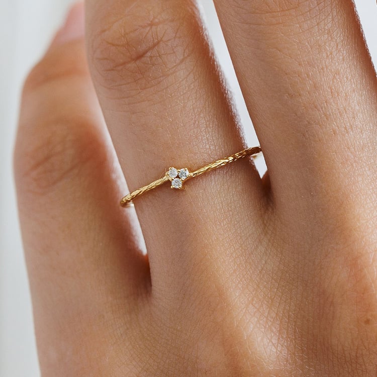 Silberner Ring mit Diamanten im Hammerschlag-Design Milan 157791