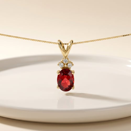 Goldanhänger mit Granat und Lab Grown Diamanten Tamatha