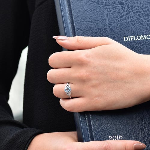 Goldener Aquamarinring mit Diamanten Alanyse