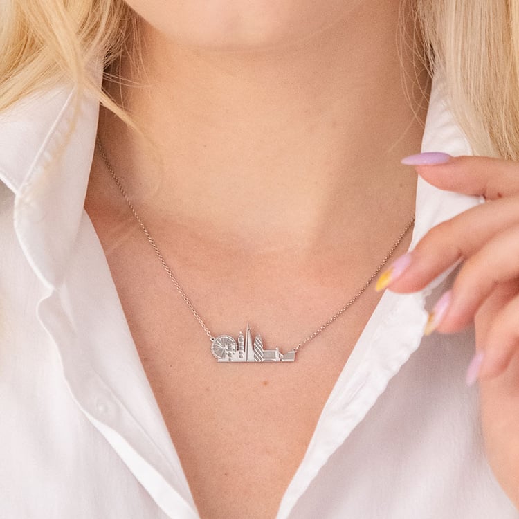 Silberne Kette und Anhänger Stadt London 107118