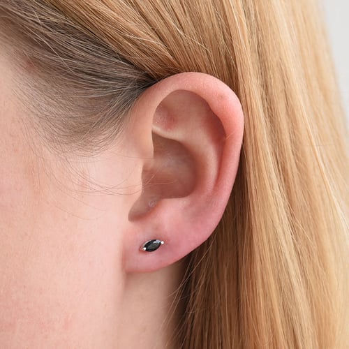 Minimalistische silberne Ohrringe mit schwarzem Spinell Andine