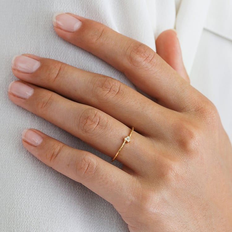 Silberner Ring mit Diamanten im Hammerschlag-Design Milan 157785