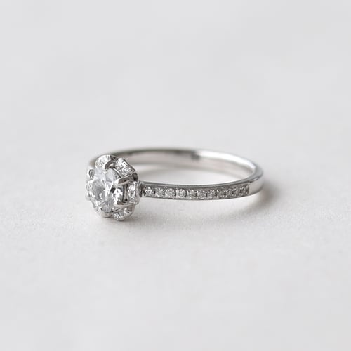 Verlobungsring mit Lab Grown Diamanten in Blumenform Katalin