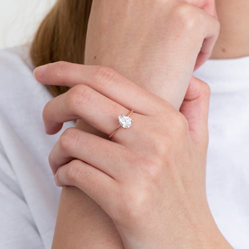Verlobungsring mit einem Lab Grown Diamanten in Birnenform North