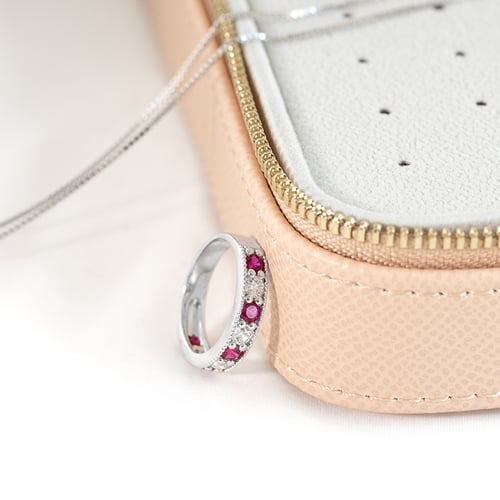Memoire Ring aus Silber mit Rubinen und Zirkonia