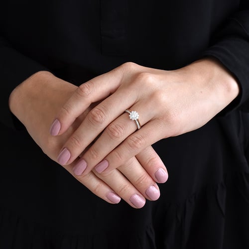 Verlobungsring mit Diamanten in Form einer Blume Evander