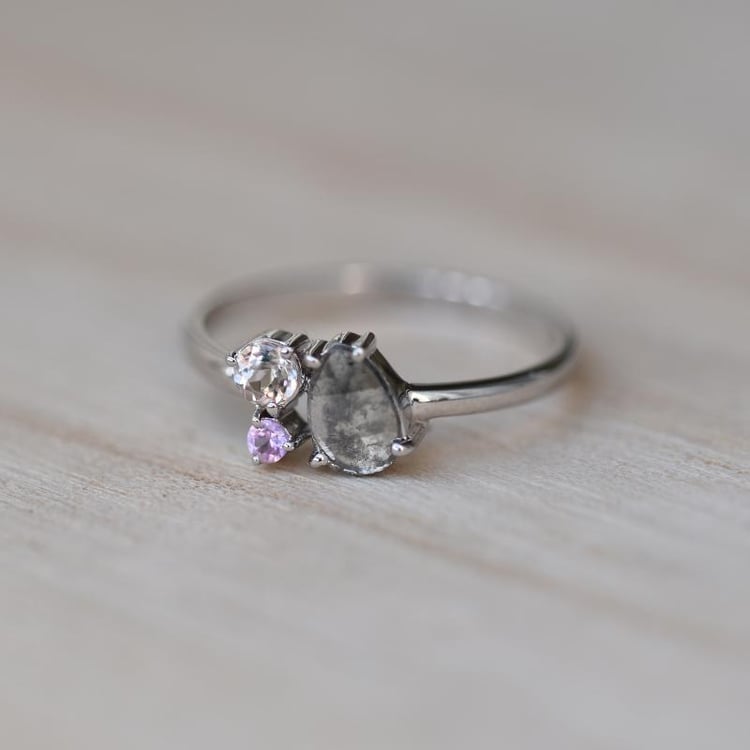 Cluster-Ring mit Salt and Pepper Diamant, Morganite und Saphir Tecka 48986