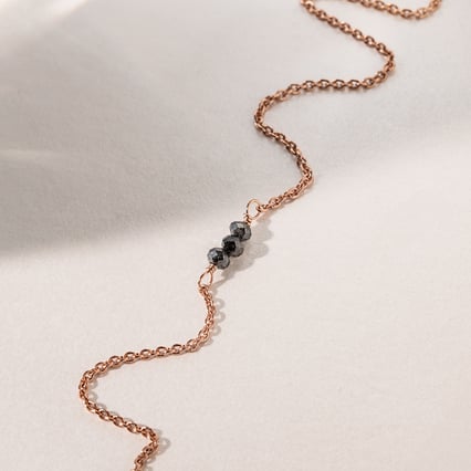 Goldenes Fußkettchen mit Salt and Pepper Diamanten Muna