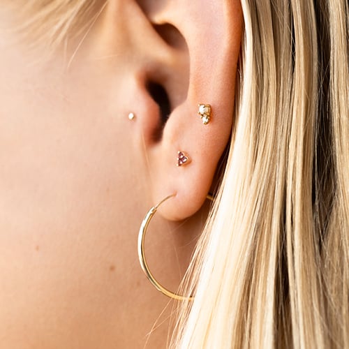 Goldene Ohrstecker mit Perlen und Lab Grown Diamanten Clarice