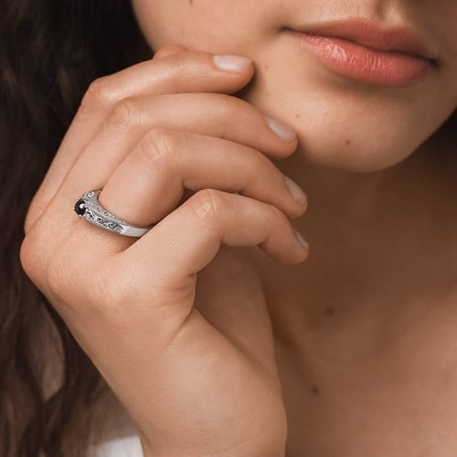 Vintage Verlobungsring mit schwarzem Diamant Lerien