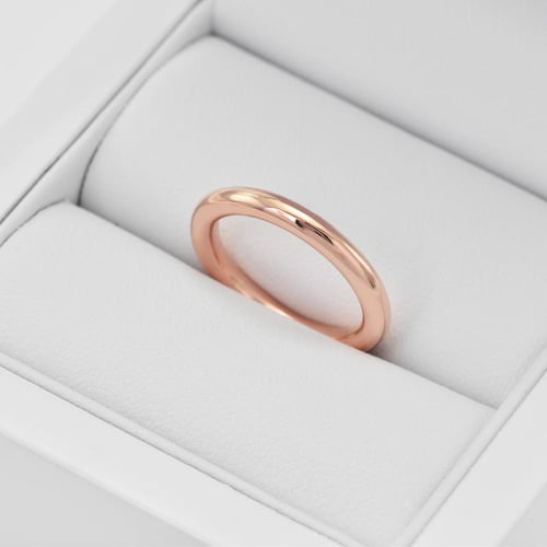 Minimalistische Eheringe aus Gold mit schwarzem Diamanten Alays