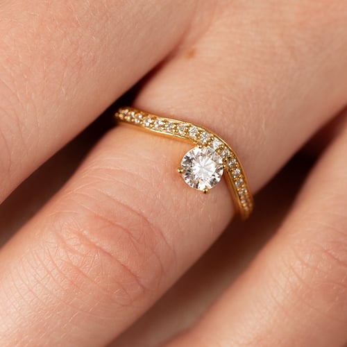 Unkonventioneller Verlobungsring mit Diamanten Sami