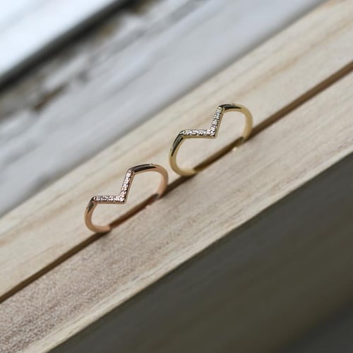 Goldener Ring mit Diamanten Bebeha