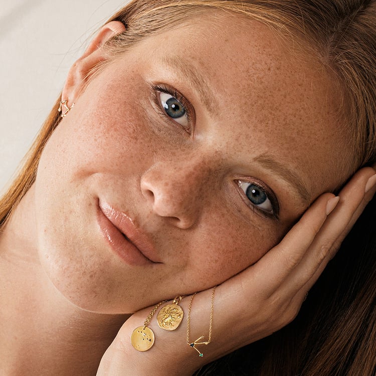 Goldanhänger mit Symbolen des Tierkreiszeichens 161313