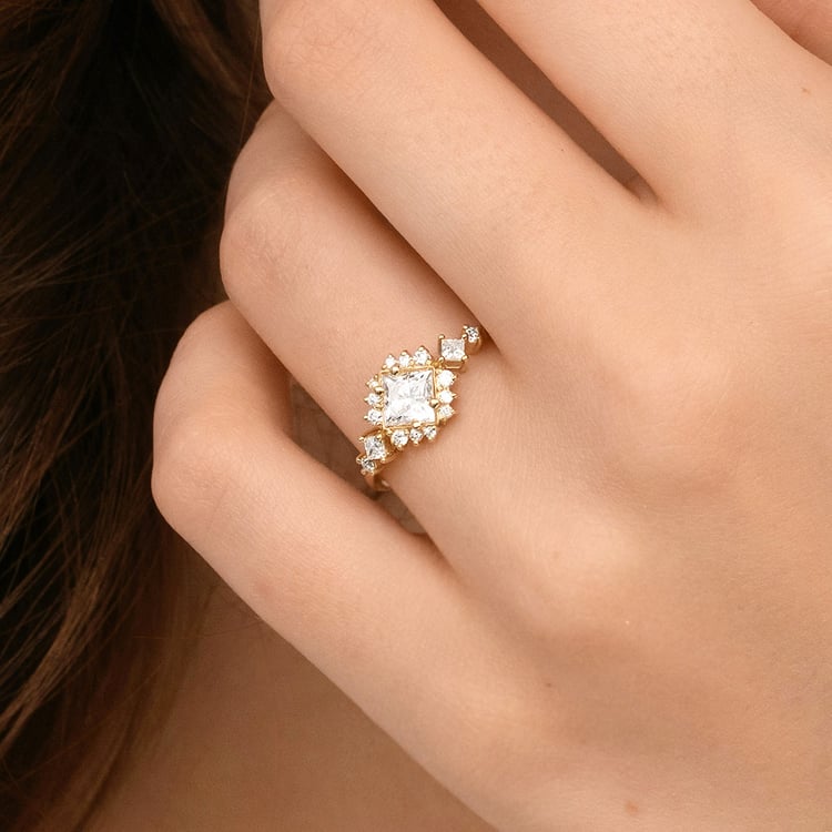 Verlobungsring aus Gelbgold mit Lab Grown Diamant im Princess Schliff Medrie 158847