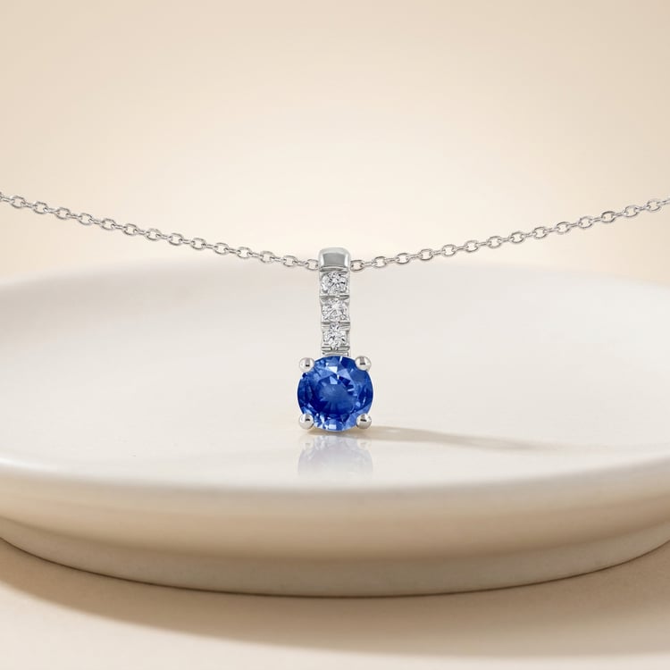 Romantischer Anhänger mit blauem Saphir und Lab Grown Diamanten Dai 171105