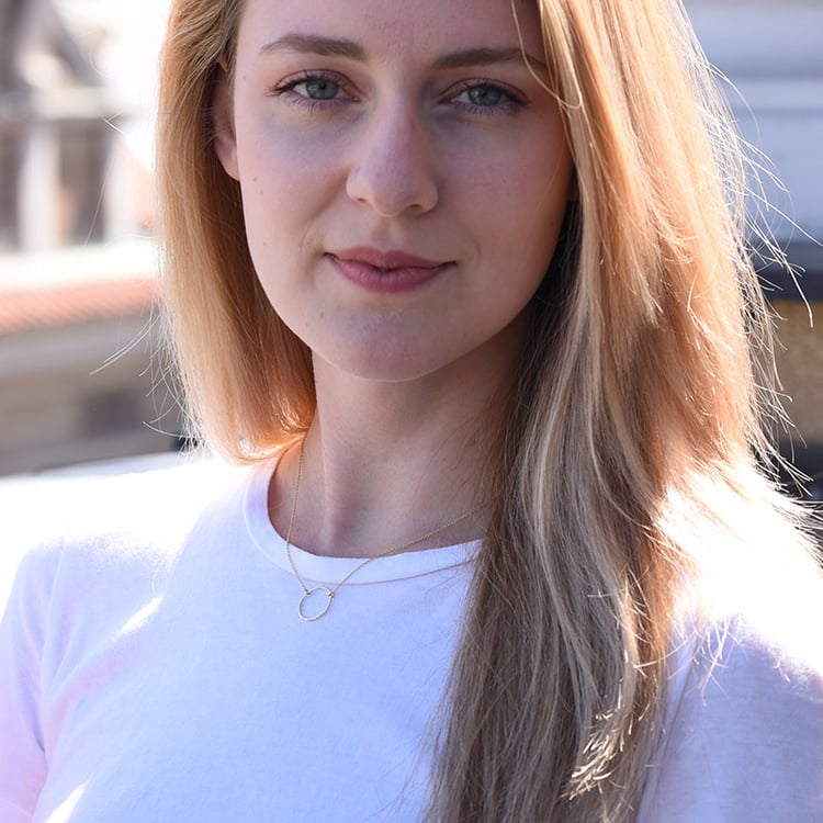 Silberne Halskette mit minimalistischer Form Karma 103626