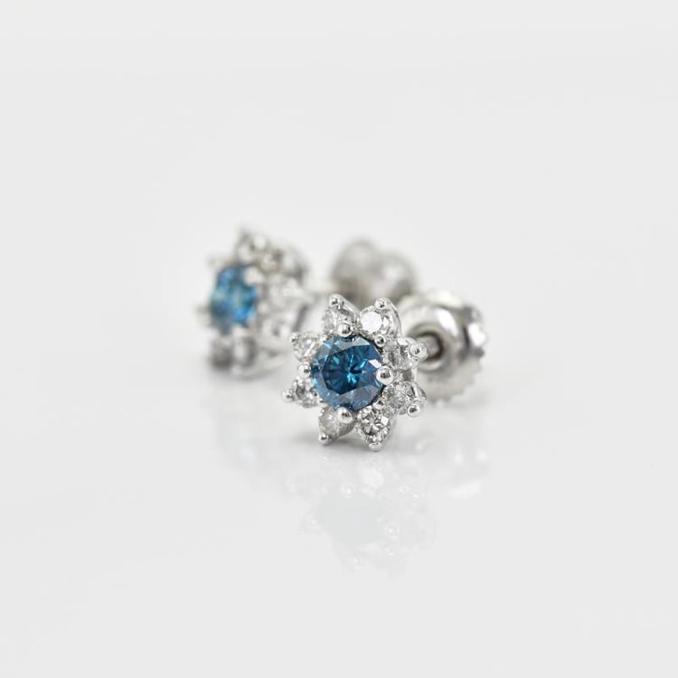 Blumenohrstecker mit blauen Diamanten Vyom 14996