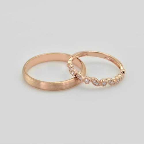Eheringe aus einem Vintage-Ring mit Lab Grown Diamanten und einem Komfort-Ring Sango