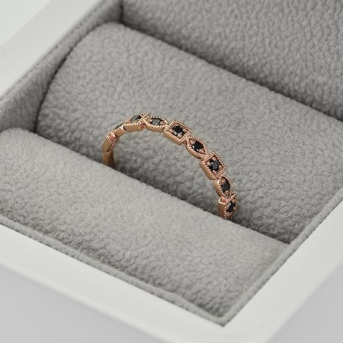 Goldener Memoryring mit schwarzen Diamanten Sanel