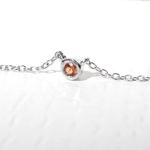 Silberne minimalistische Kette mit einem Padparadscha Saphir Glosie