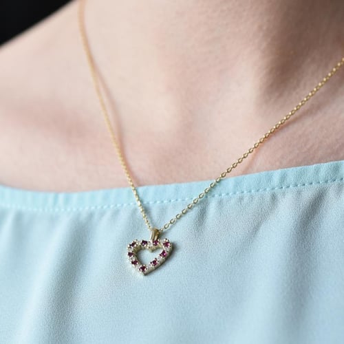 Goldenes Herz voller Rubine und Diamanten Devamati