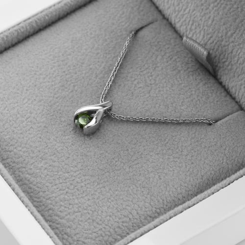 Anhänger aus Platin mit grünem Diamanten Tilda