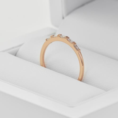 Eternity-Ring mit Lab Grown Baguette-Diamanten Hari