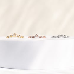 Ring in V-Form mit runden und Marquise Diamanten Fergal