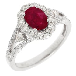 Luxuriöser goldener Ring mit einem Rubin und Diamanten Sajili