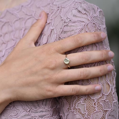 Ring aus Gold mit Diamant und Gravur Narik