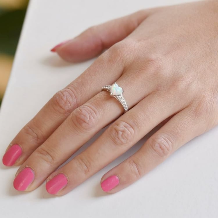 Ring mit Opal 107227