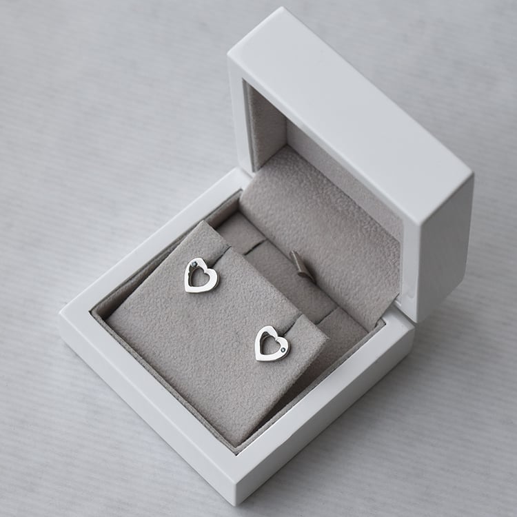 Silberne Ohrringe in Herzform mit blauen Diamanten Newell 73308