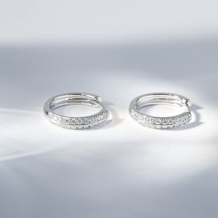 Goldene Creolen mit Diamanten Minu