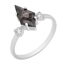 Ring mit Salt and Pepper Diamant in Kiteform Melitta